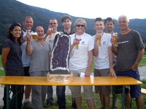 2009 - Die Flugsportfreunde gewinnen den gigantischen Amethyst Wanderpokal.